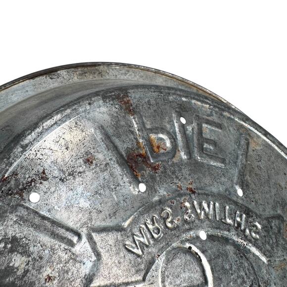 Vintage Mrs Smith's Mello-Rich Metal Pie Pan Plates Silver Tone Lot of 5 - Picture 9 of 12